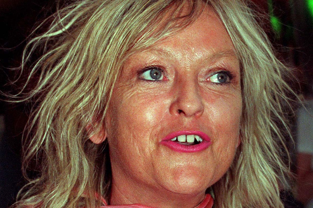 En images : La première disc-jockey de Radio 1 a brisé le plafond de verre en 1970