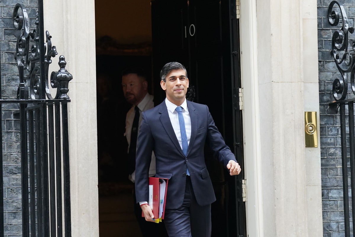 La poursuite des attaques contre des cargos en mer Rouge est « préoccupante », selon Sunak