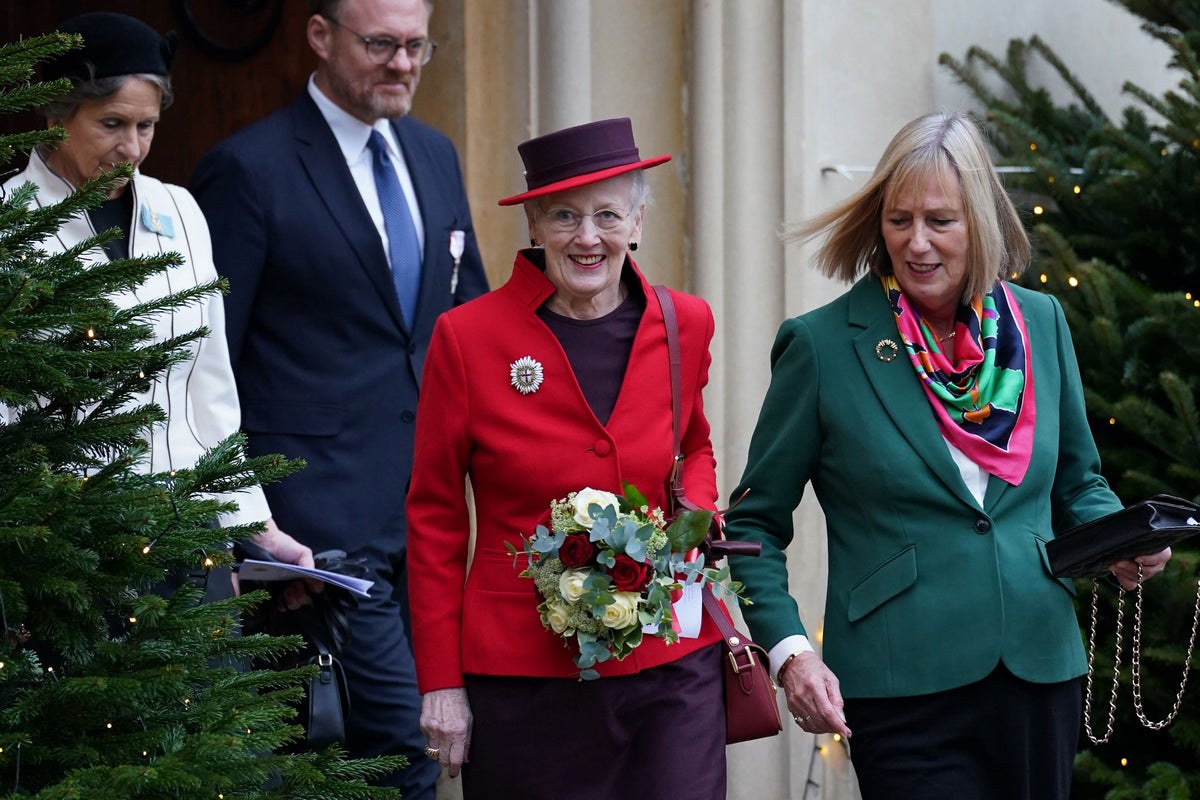 La reine Margrethe II du Danemark saluée par le pasteur qui a dirigé la cérémonie du jubilé à Londres