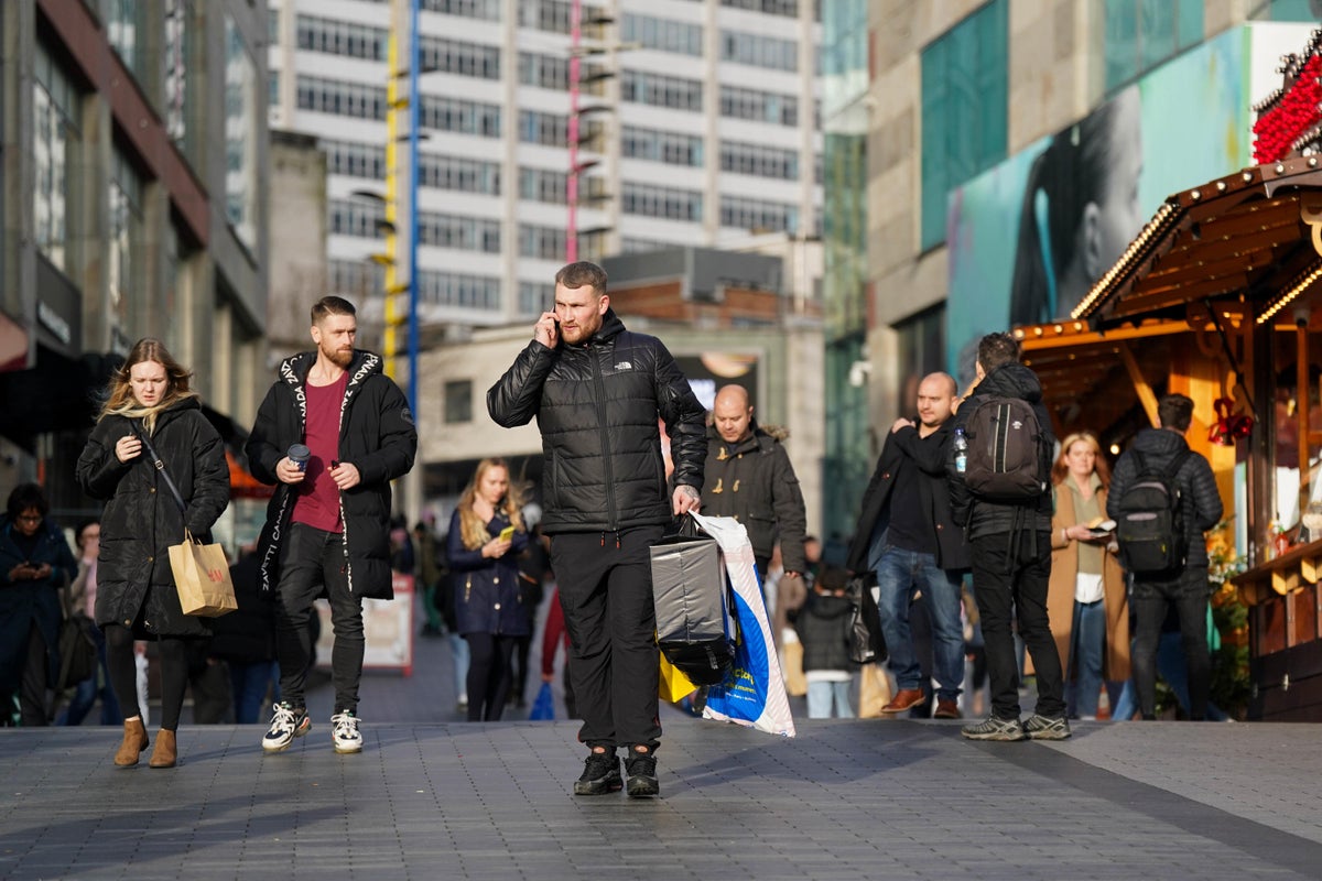 Le secteur des services britannique termine l'année avec une croissance plus forte que prévu