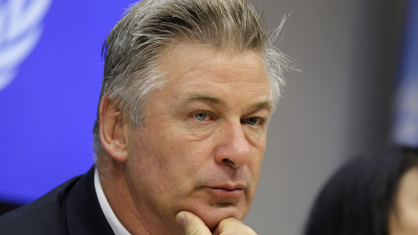 Alec Baldwin plaide non coupable d'homicide involontaire lors du tournage mortel d'un plateau de tournage