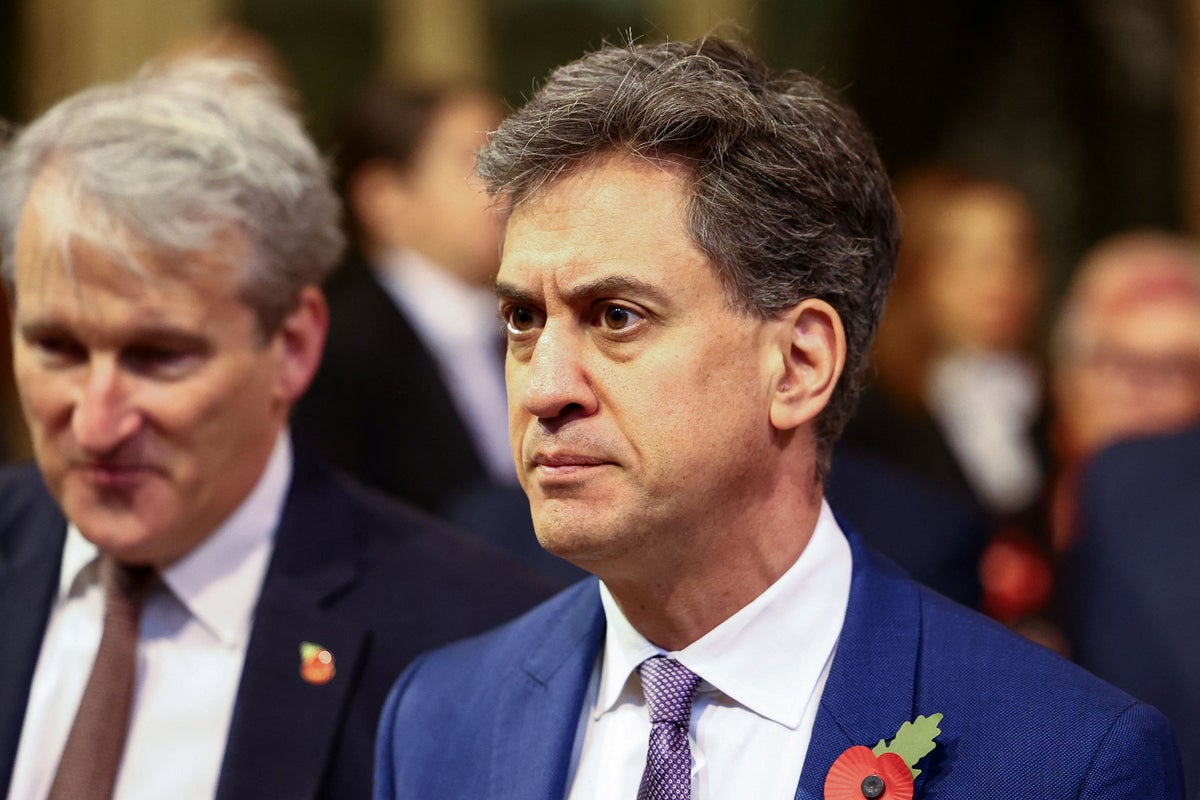 Ed Miliband dit qu’il n’a jamais envisagé d’arrêter suite à la suppression de l’engagement vert de 28 milliards de livres sterling