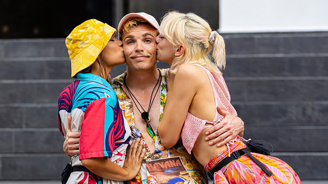 La compagnie de deux, trois est autorisée dans l'émission de rencontres "Couple to Throuple"