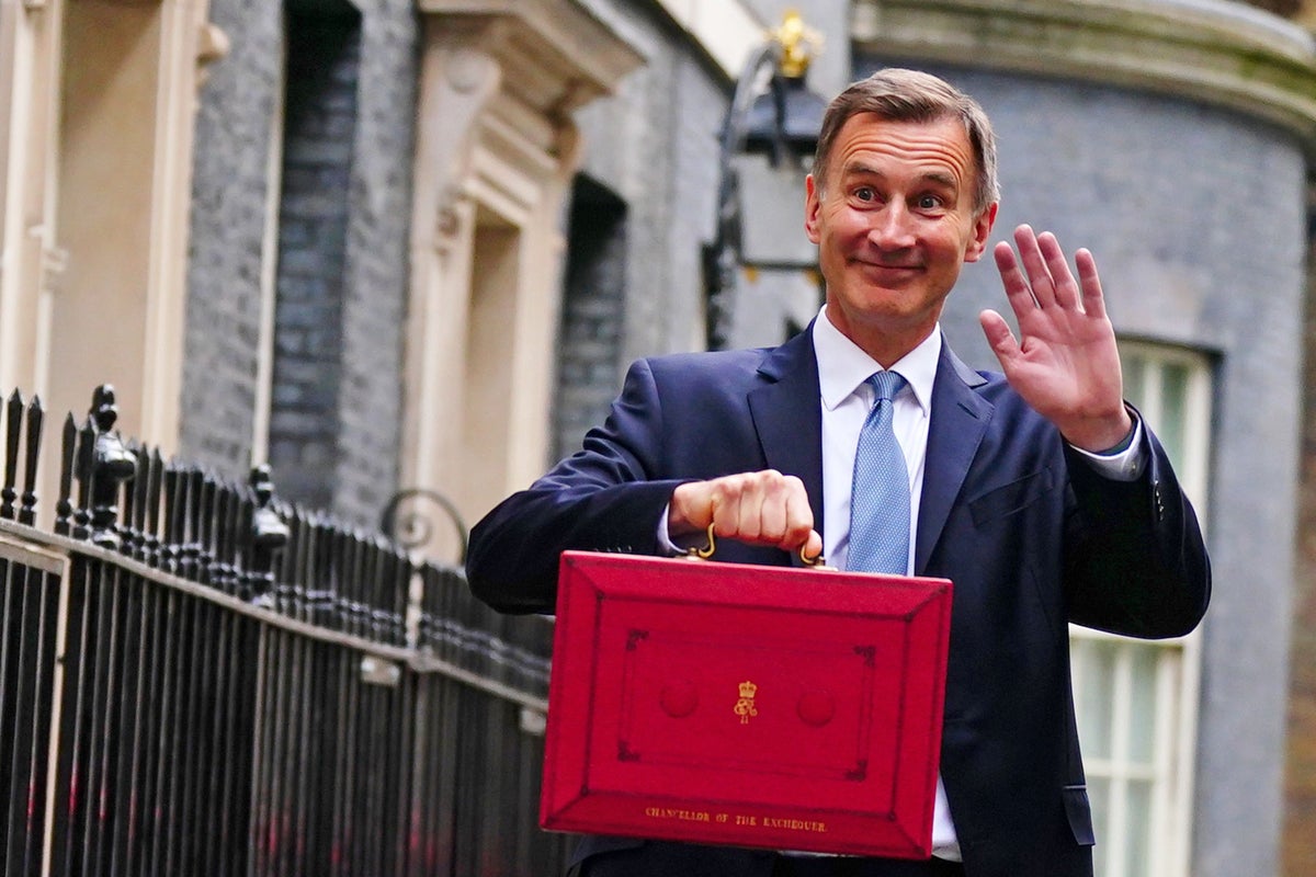 Le budget se concentrera sur la croissance économique, dit Hunt au milieu de rapports faisant état de nouvelles réductions d'impôts
