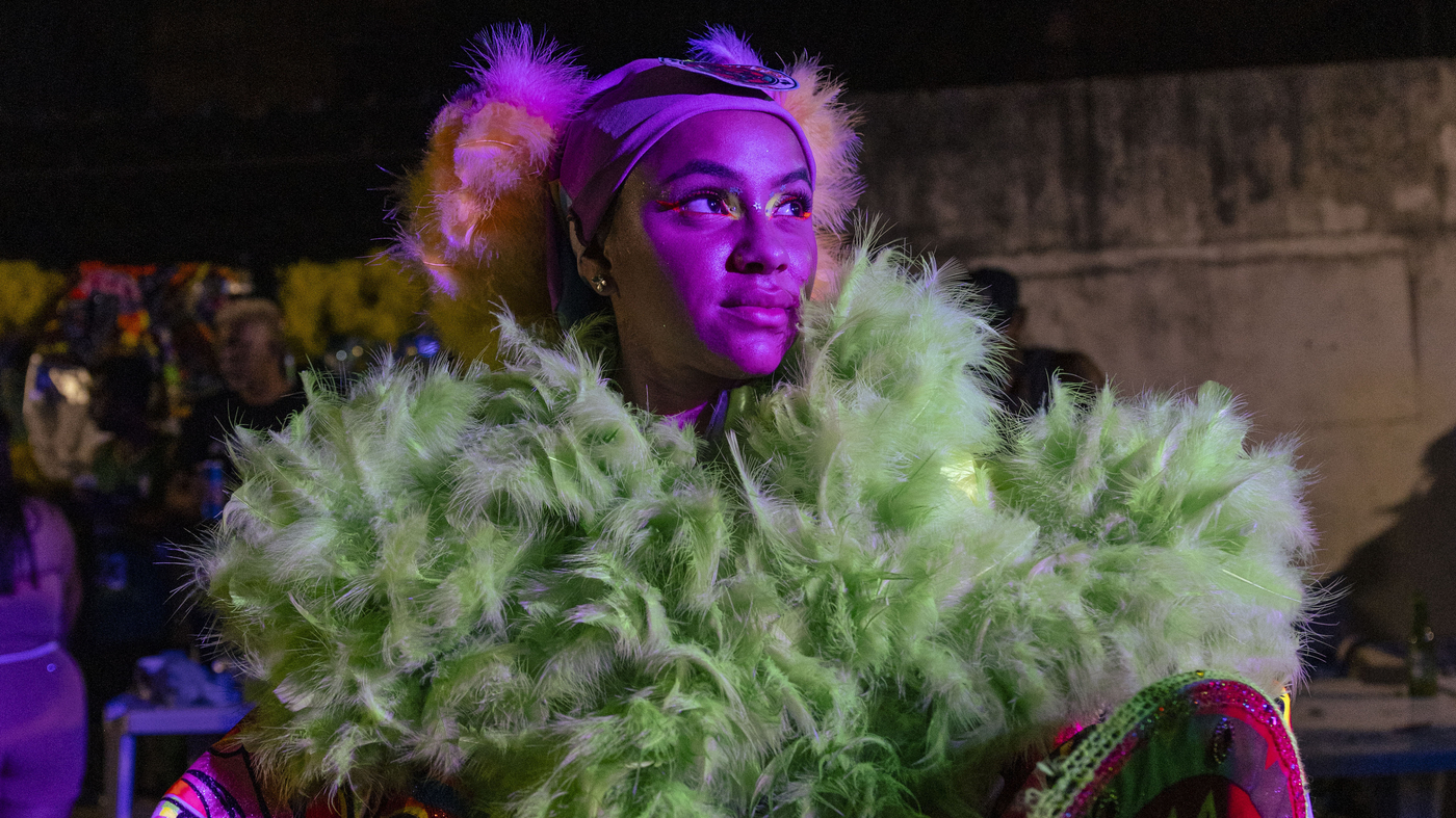 Les femmes brisent le moule du carnaval brésilien « bate bola »