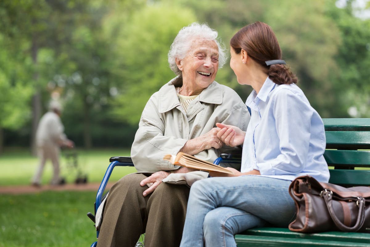 Pourquoi une nouvelle carrière enrichissante dans le domaine de la protection sociale pour adultes pourrait être pour vous