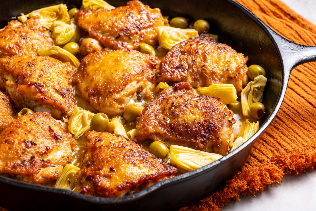 Recette de poulet braisé au vin blanc et artichauts