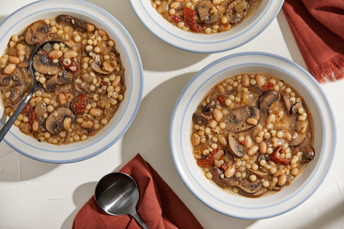 Une recette de soupe aux champignons adaptée au garde-manger, née d'une tempête de neige