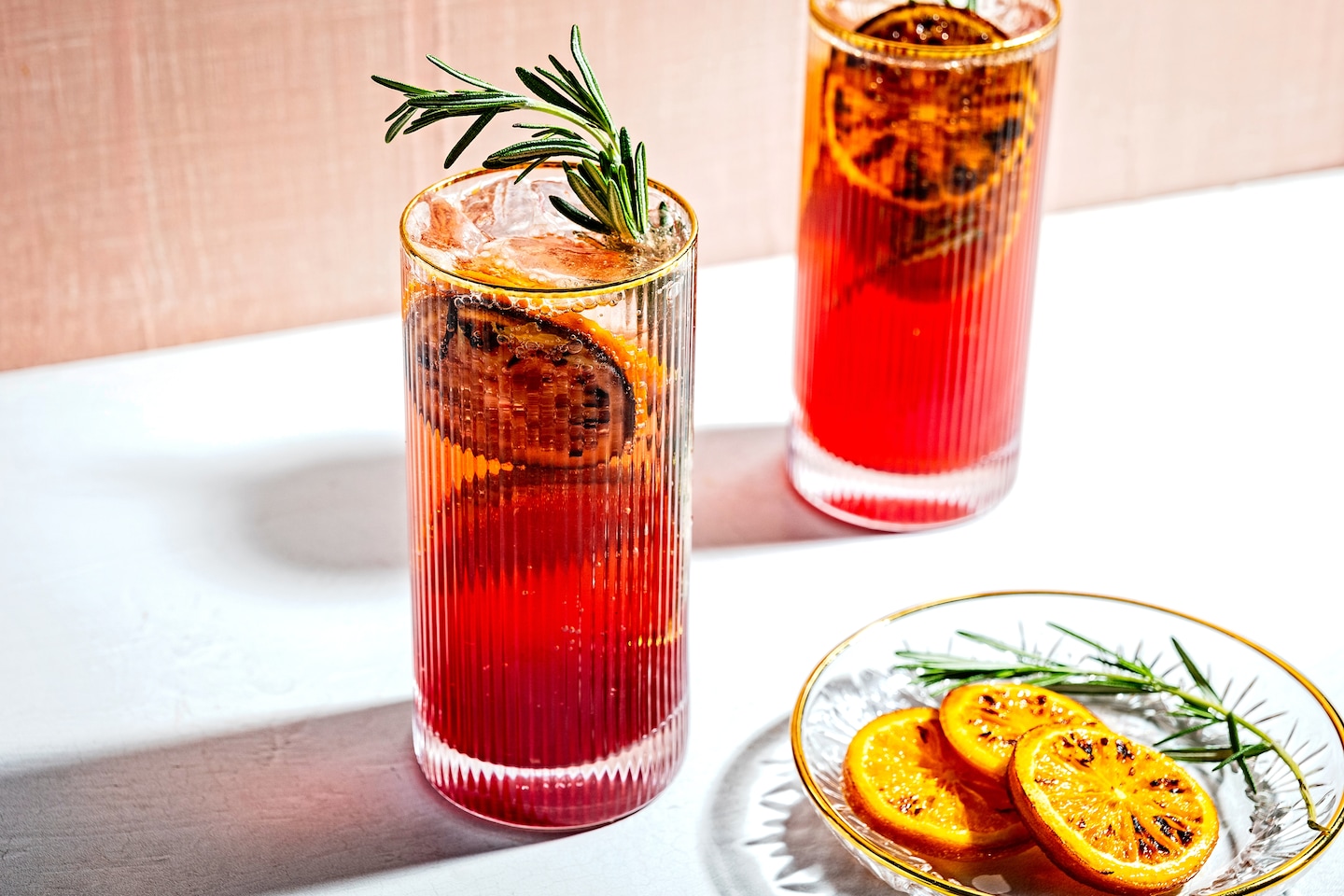 10 recettes au romarin, dont pâtes, boissons, pain et desserts