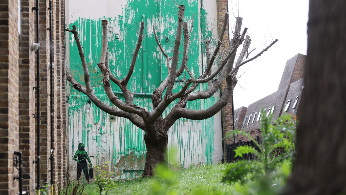 La nouvelle fresque de Banksy au nord de Londres met un peu de verdure dans un quartier dense