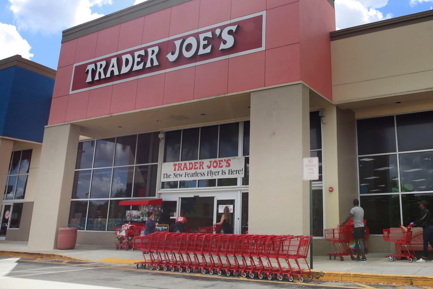 Les mini sacs fourre-tout de Trader Joe font perdre la tête aux gens