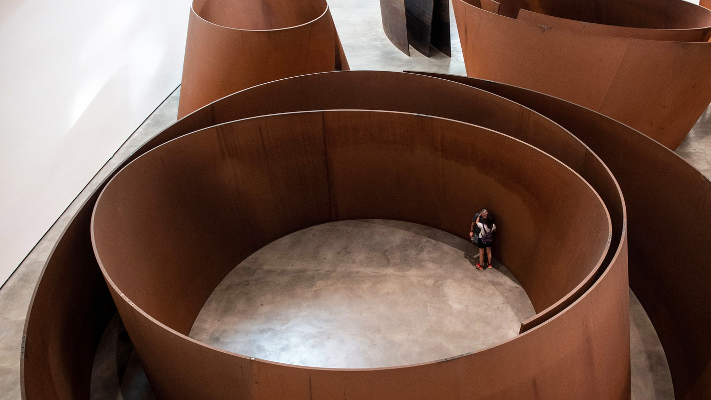 Photos : en souvenir de Richard Serra, un « poète » des métaux de renommée mondiale