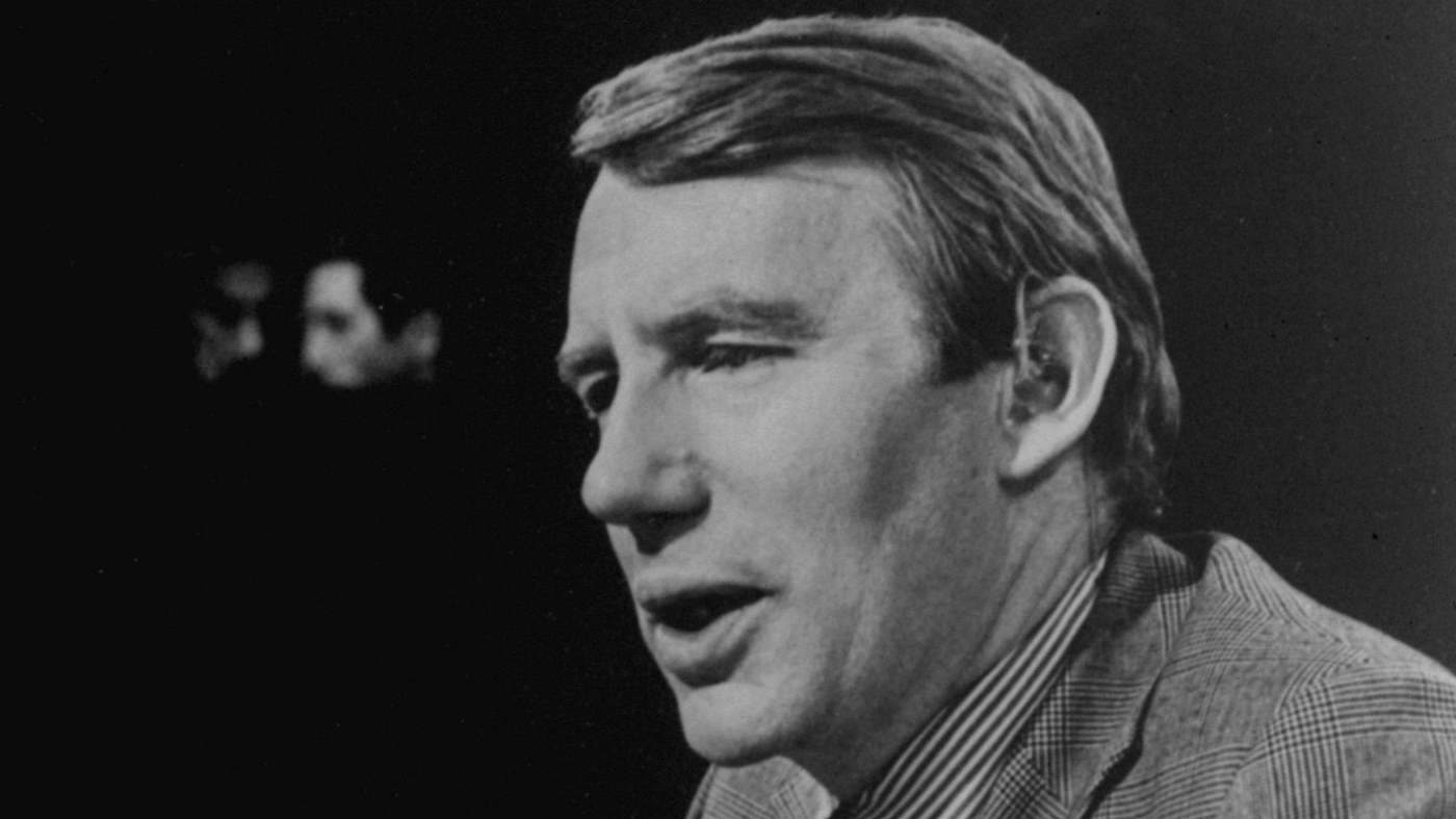Robert MacNeil, créateur et premier présentateur de « NewsHour » de PBS, est décédé à 93 ans
