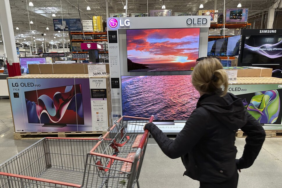 La confiance des consommateurs se détériore fortement alors que l'inflation et les taux d'intérêt inquiètent les Américains |  Économie