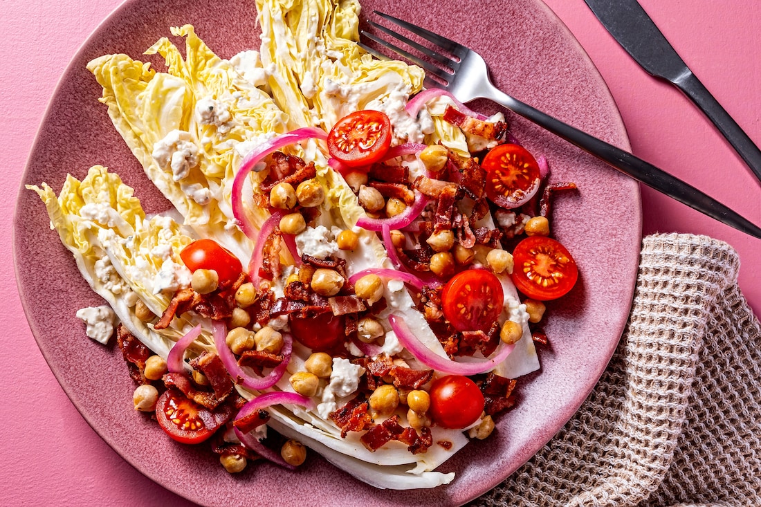 Salade Napa Wedge avec recette de pois chiches et bacon