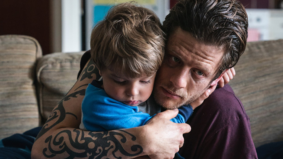 Un père mourant cherche la famille idéale pour adopter son fils dans "Nowhere Special"