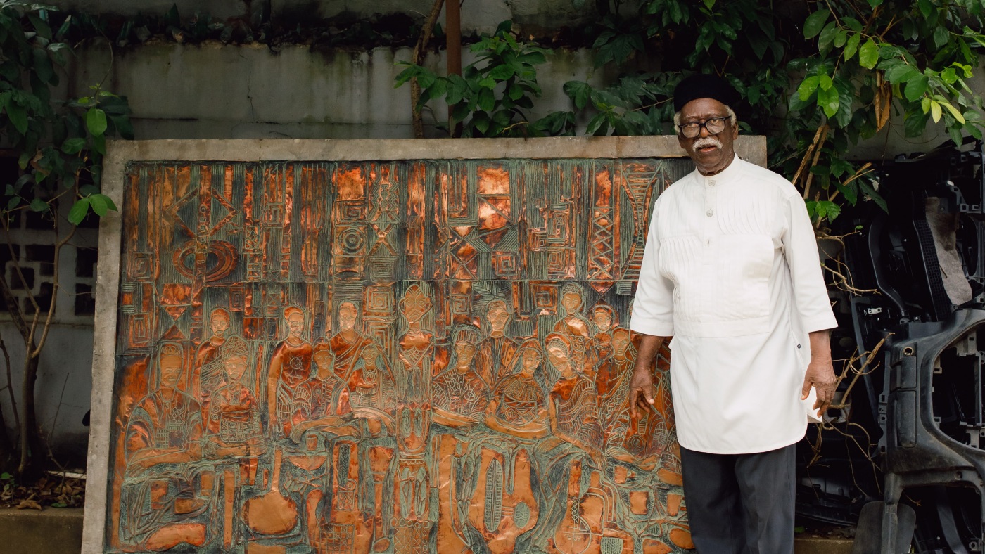 À 91 ans, l'artiste nigérian qui a réinventé la crucifixion est célébré au Smithsonian