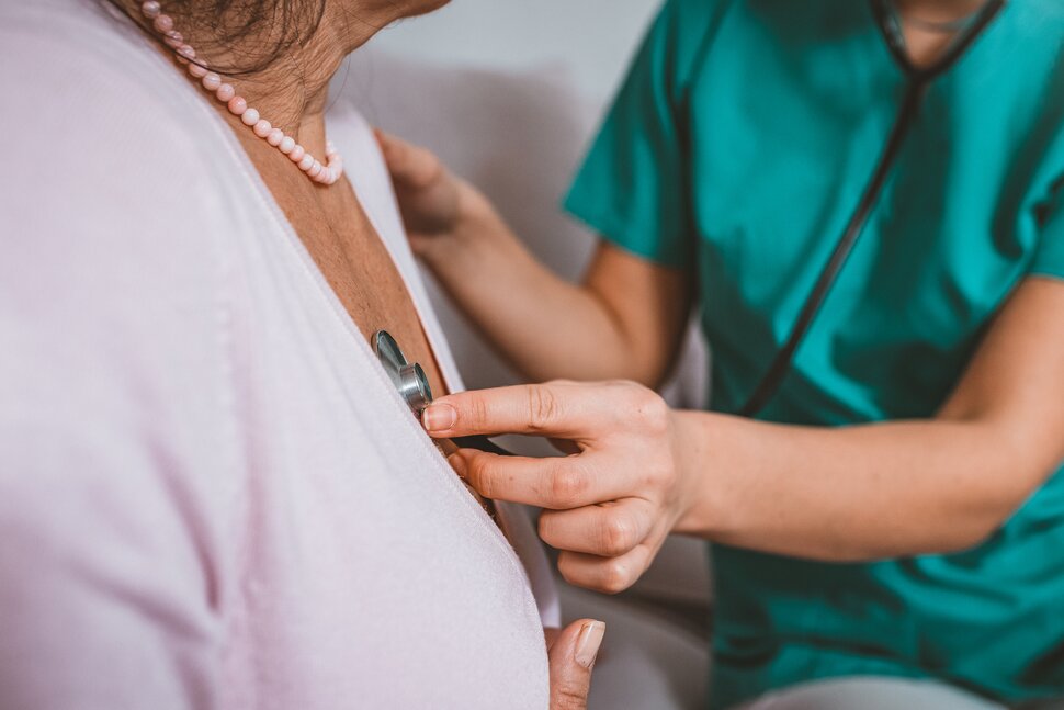 La santé des femmes âgées est sous-étudiée et négligée.  Cela doit changer.