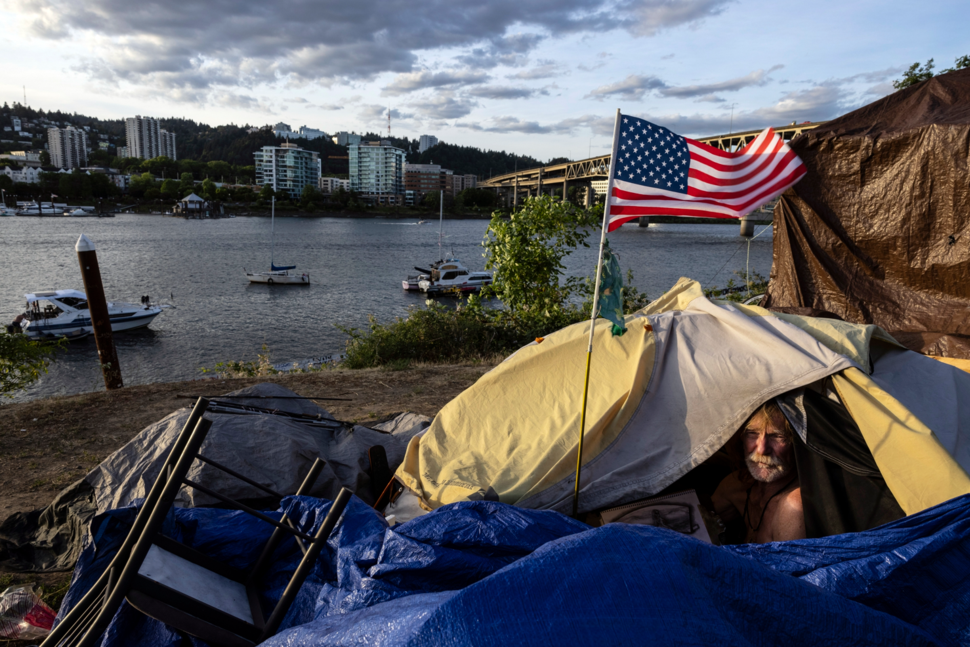 Le logement met fin à l’itinérance – les amendes et les peines de prison ne le seront pas