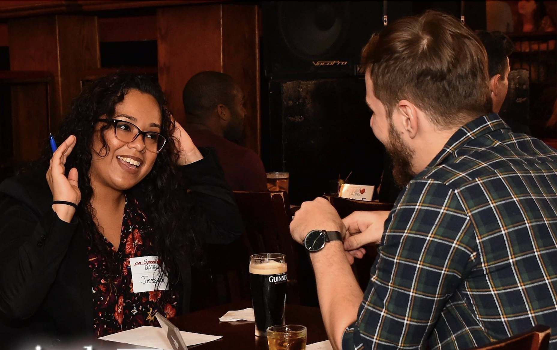 Les rencontres IRL sont de retour alors que les Millennials et la génération Z abandonnent les applications de rencontres