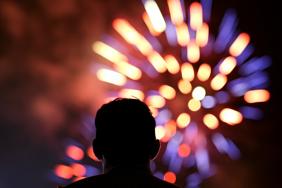 Et l'éclat rouge des fusées : les données détaillent les dangers des feux d'artifice