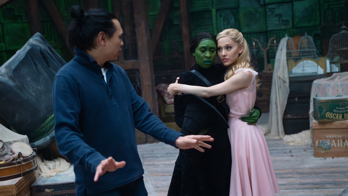 Jon M. Chu, le réalisateur de « Wicked », affirme que la créativité n'est pas de la magie, mais un travail acharné