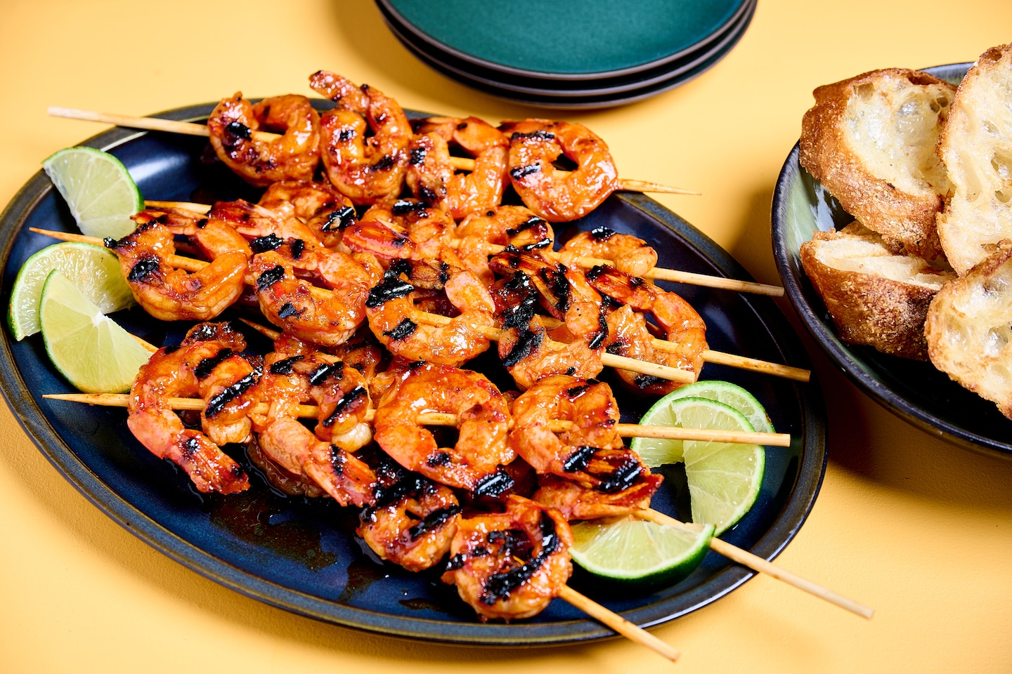 Les crevettes grillées au gochujang sont un repas de 30 minutes composé de cinq ingrédients