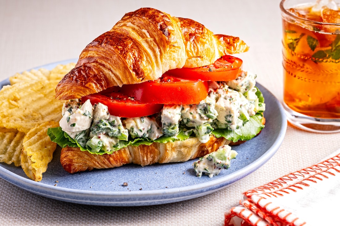 Recette de sandwichs croissants à la salade de poulet au citron