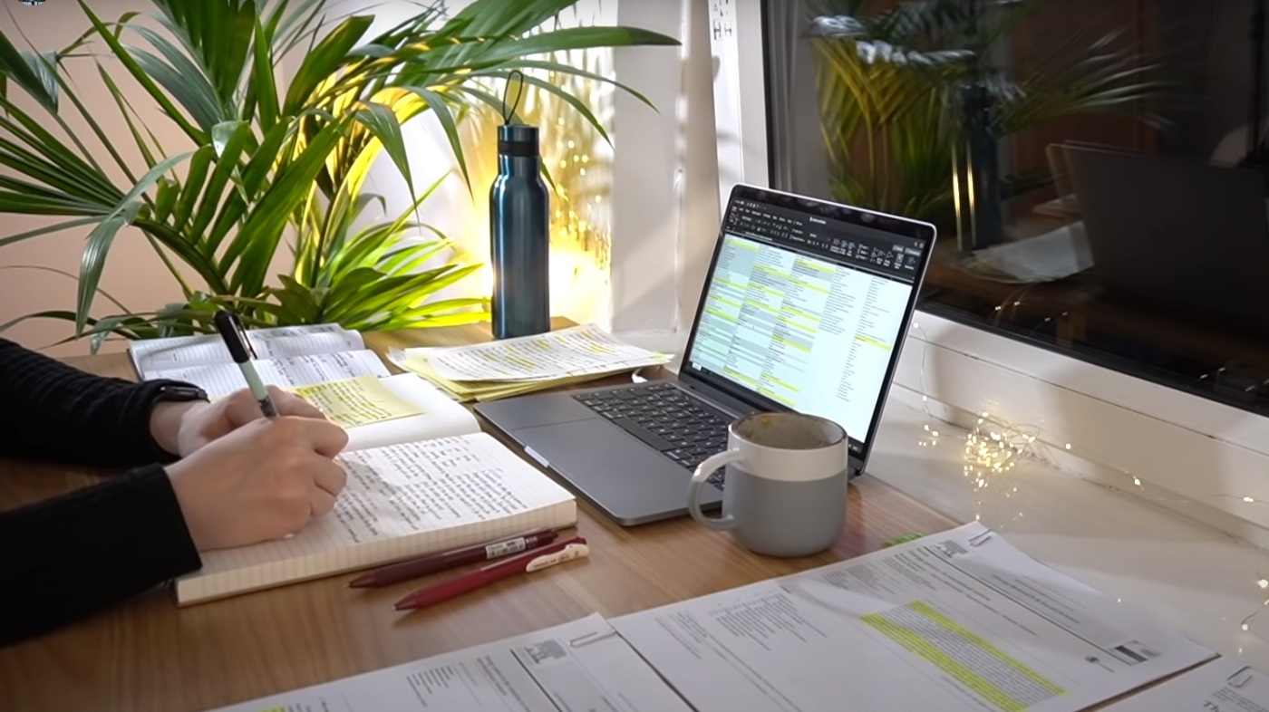 Venez étudier avec moi : comment un compagnon virtuel peut vous aider à accomplir vos tâches