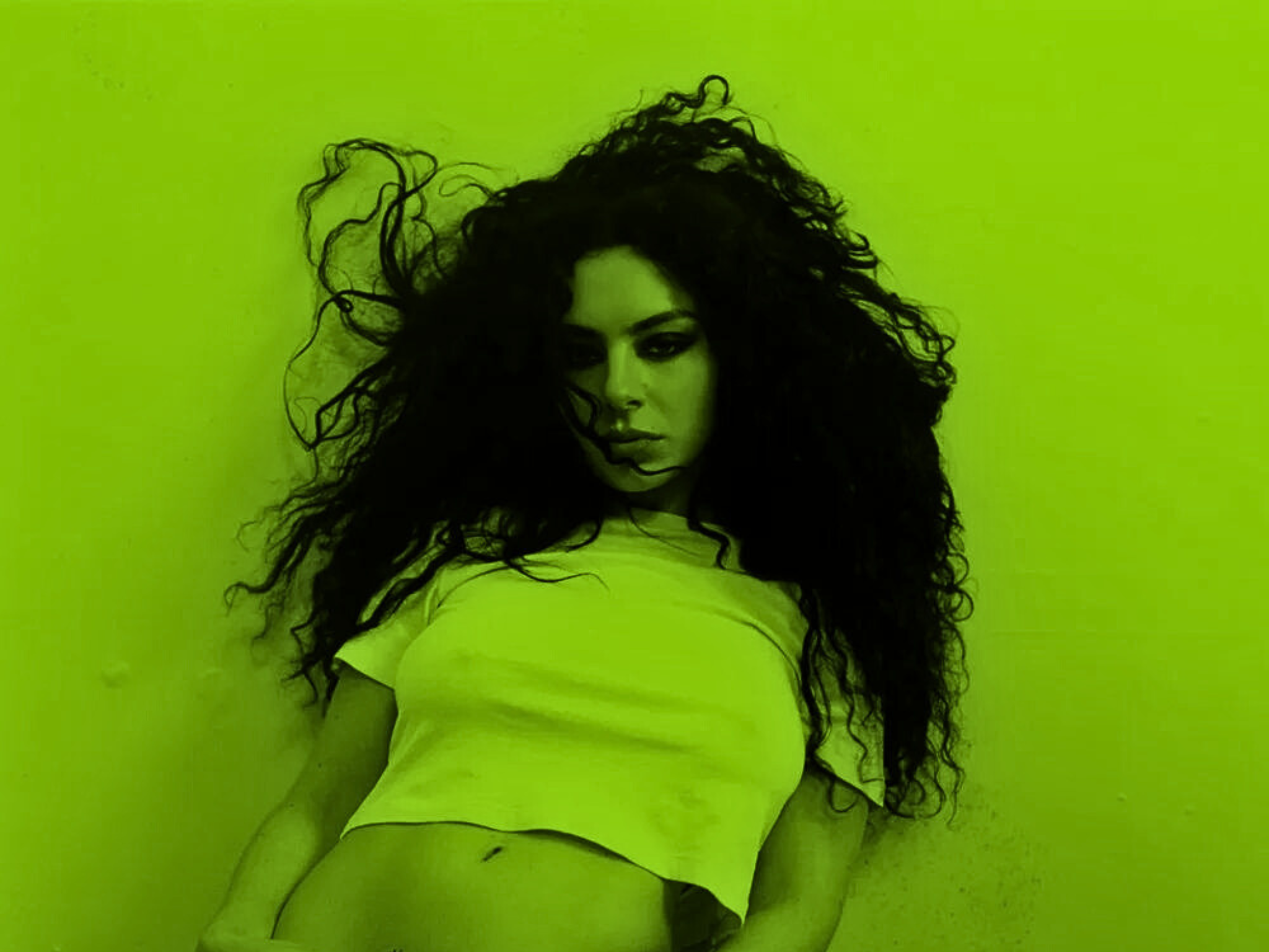 Charli XCX amène Brat aux États-Unis avec son Sweat Tour : ce qu'il faut savoir sur les lieux, les billets et les invités
