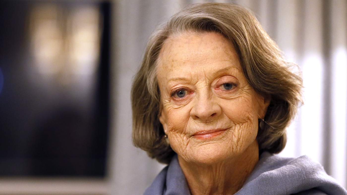 L'actrice à la langue acérée, indomptable et bien-aimée Dame Maggie Smith est décédée à 89 ans