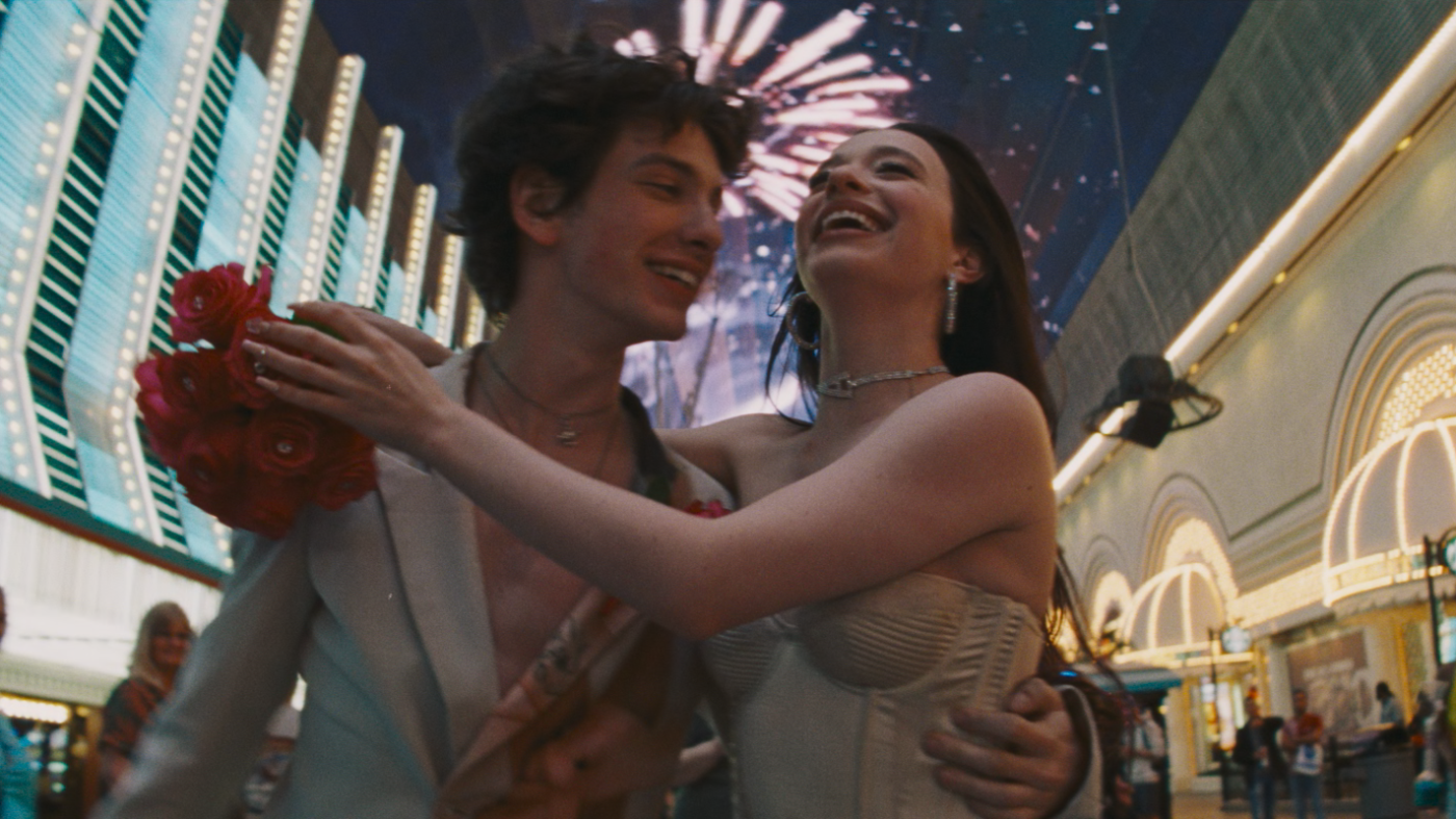 Une travailleuse du sexe épouse le fils d'un oligarque russe dans le film comique et chaotique "Anora"