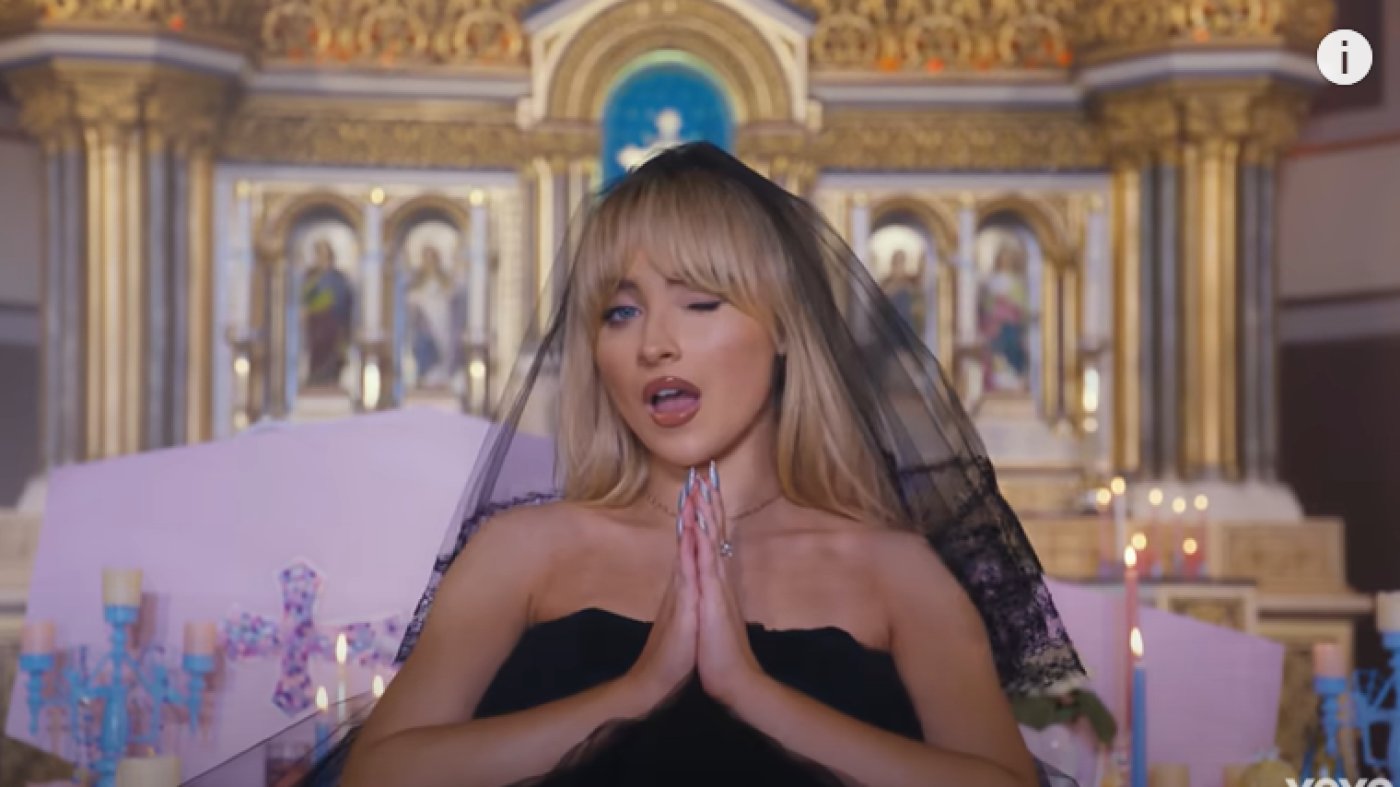 Comment une chanson de Sabrina Carpenter a conduit à la rétrogradation d'un prêtre pour mauvaise gestion des fonds de l'église