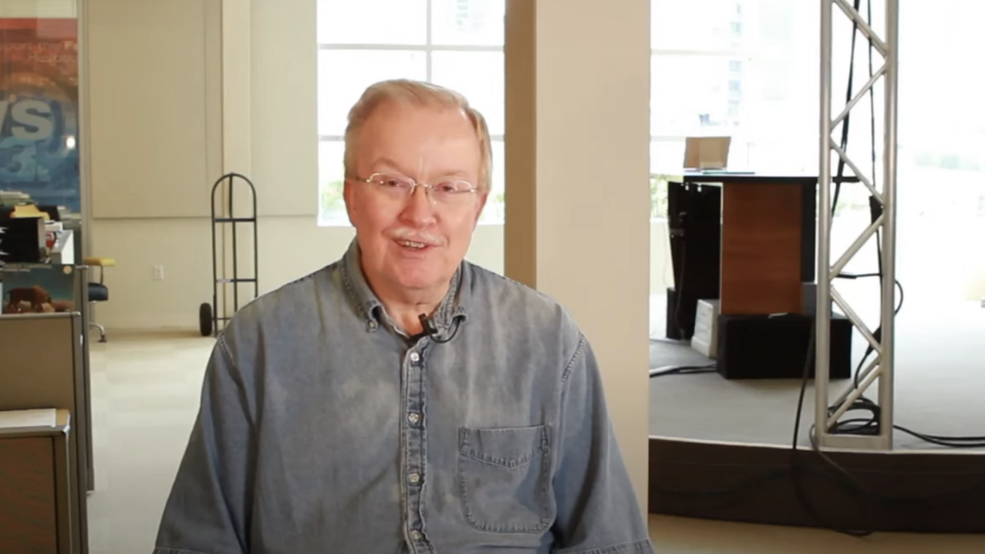 Elwood Edwards, la voix de l'alerte "Vous avez un courrier" d'AOL, décède à 74 ans