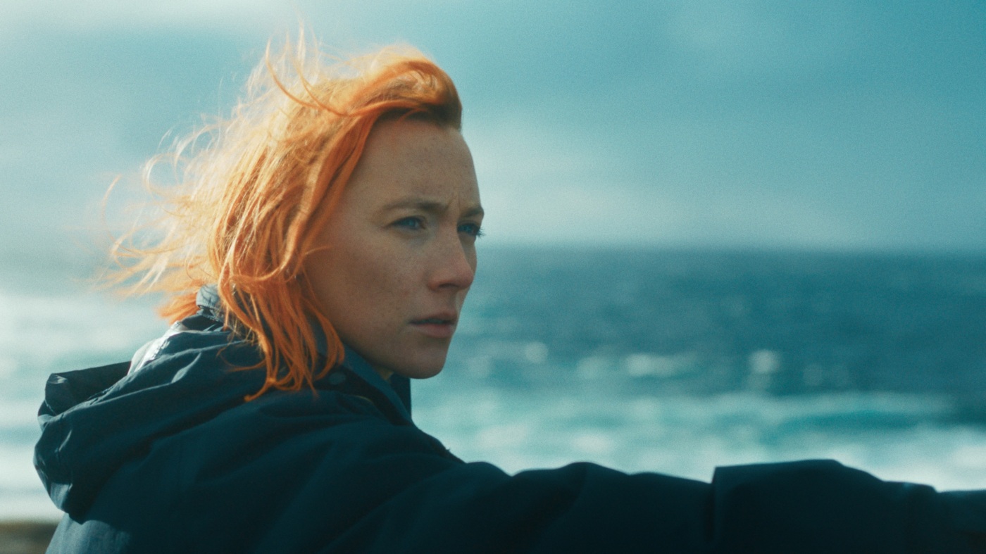 Saoirse Ronan dit que son expérience en tant qu'enfant actrice continue de façonner son travail