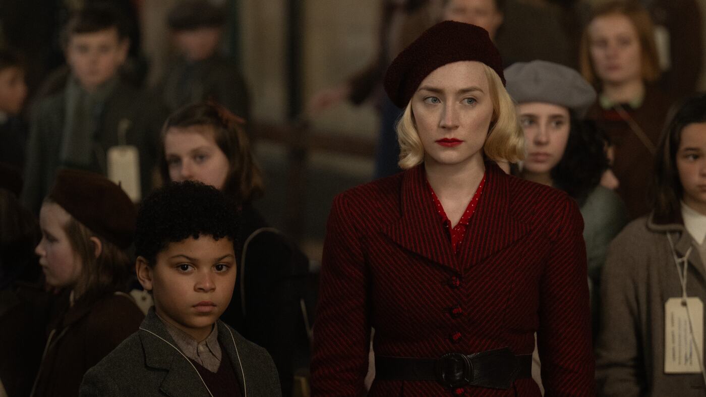 Une mère et son fils sont séparés par le « Blitz » de Londres dans ce film discrètement radical