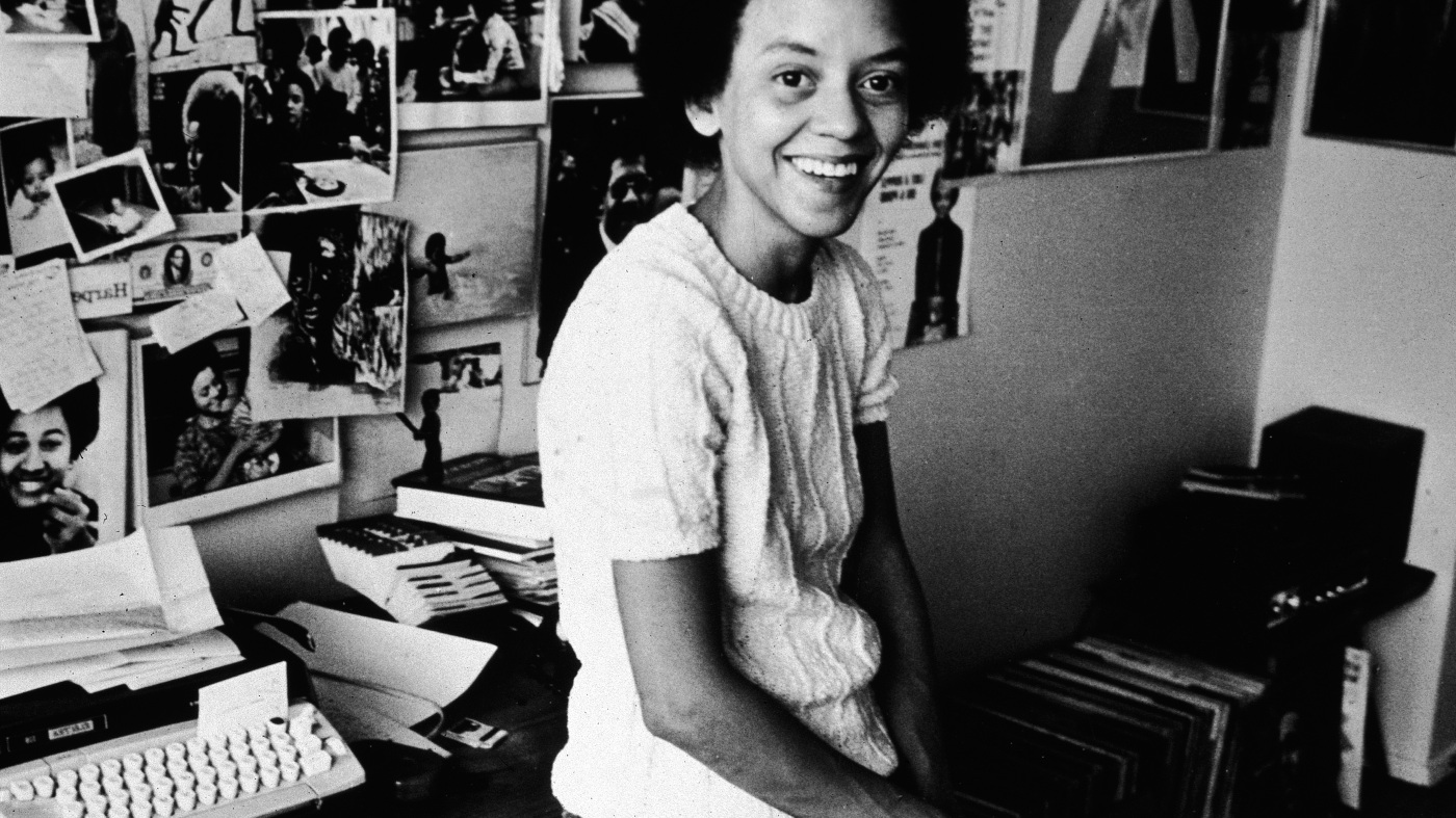 Nikki Giovanni, poète célèbre et icône du mouvement des arts noirs, est décédée à 81 ans