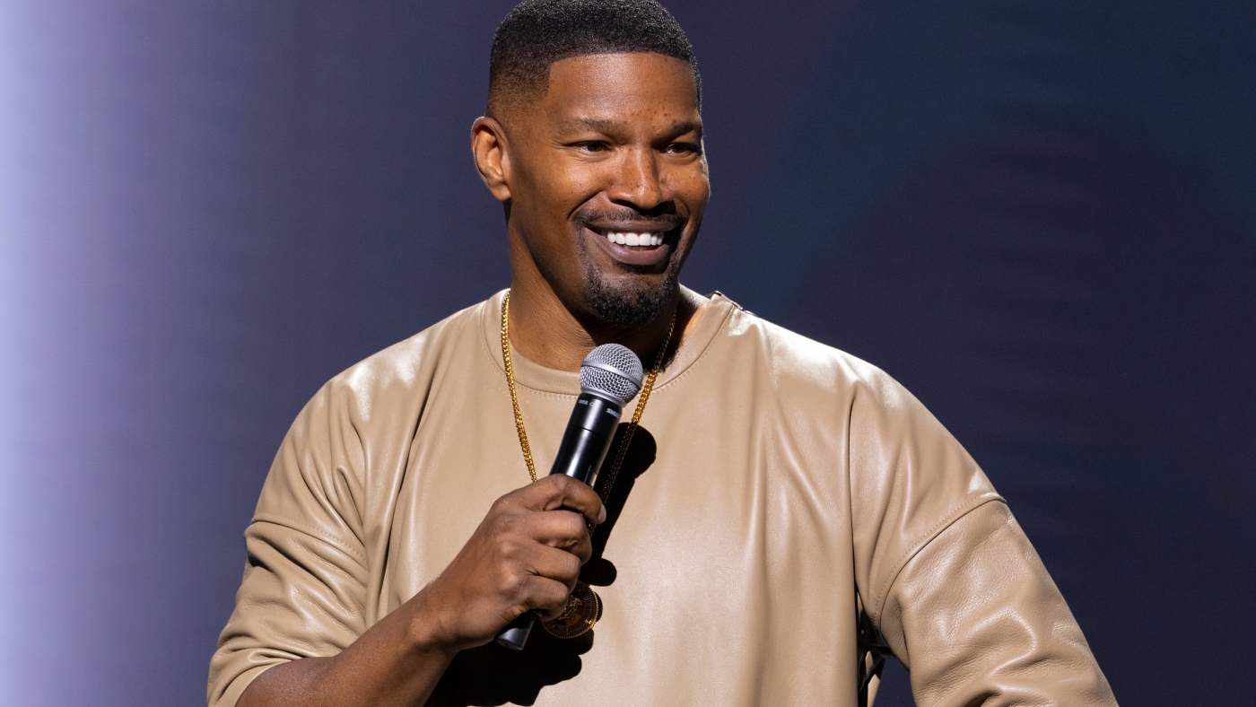 "Si je peux rester drôle, je peux rester en vie", déclare Jamie Foxx dans un spécial Netflix