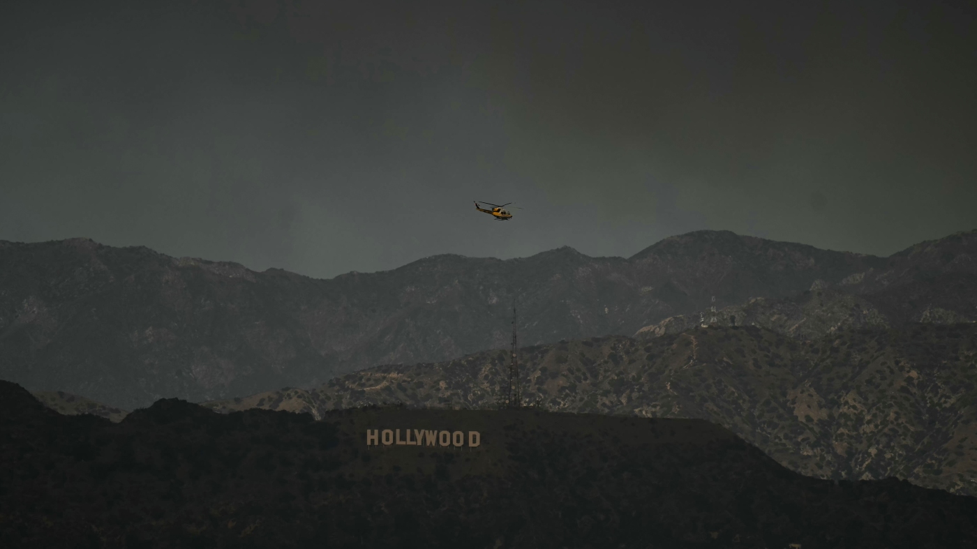 Alors que les incendies font rage à Los Angeles, Hollywood, déjà en difficulté, fait pause