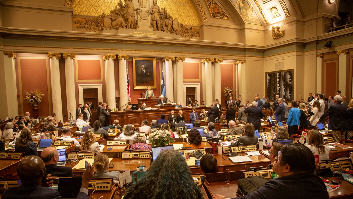 Dans une lutte acharnée pour l'Assemblée législative du Minnesota, les démocrates ont menacé de se retirer.