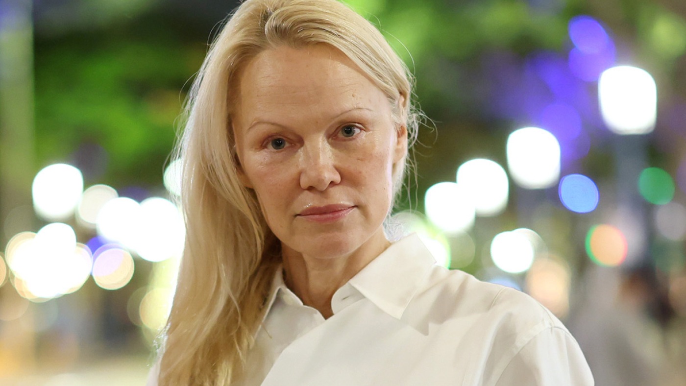 Pamela Anderson a eu une « vie incroyable, sauvage et désordonnée » – et elle continue de se réinventer