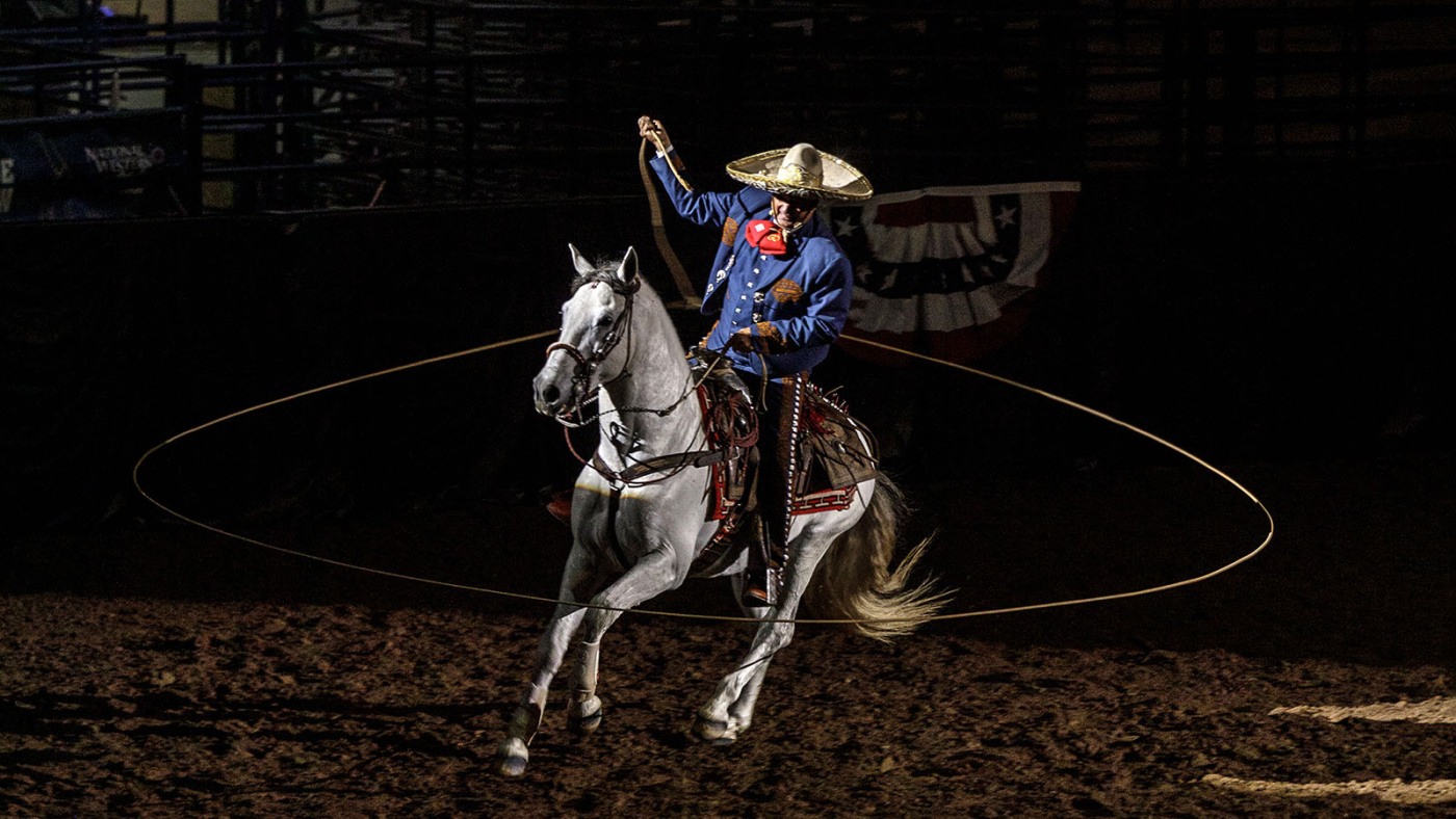 Un regard sur la façon dont une famille perpétue les traditions lors d'un spectacle de rodéo au Colorado