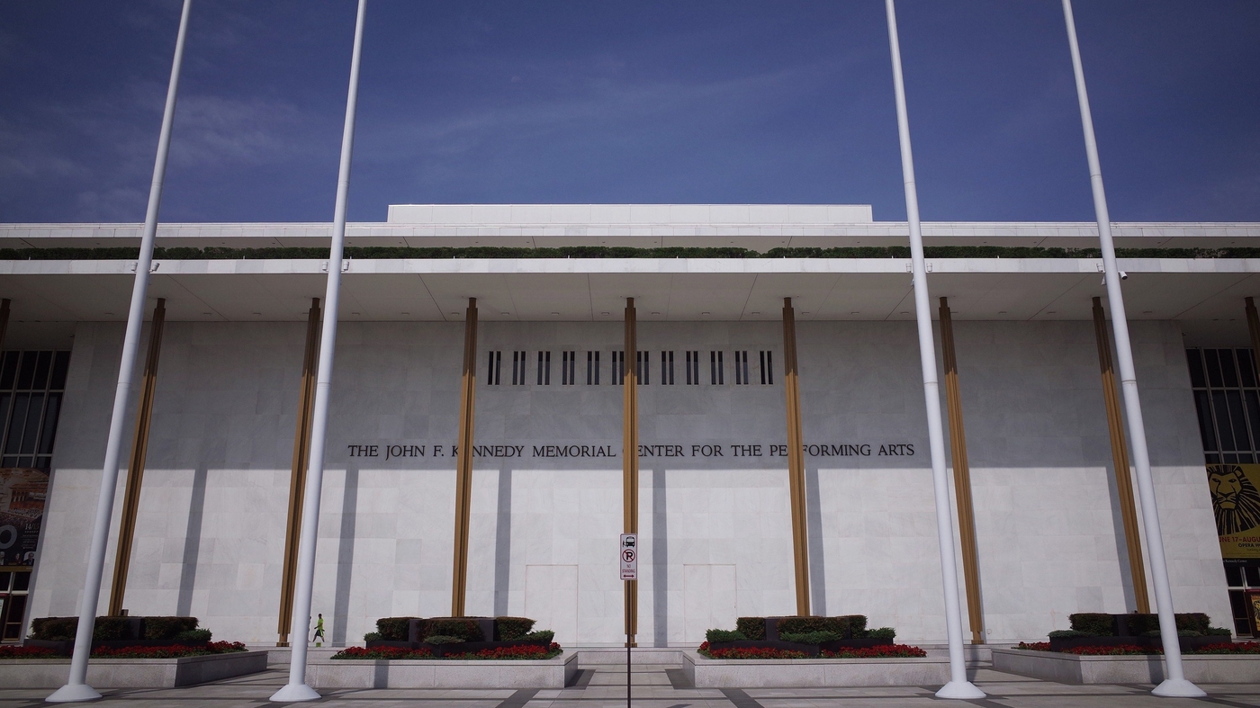 Le président évincé du Kennedy Center dit que les artistes doivent ressentir "Bienvenue et sûr"