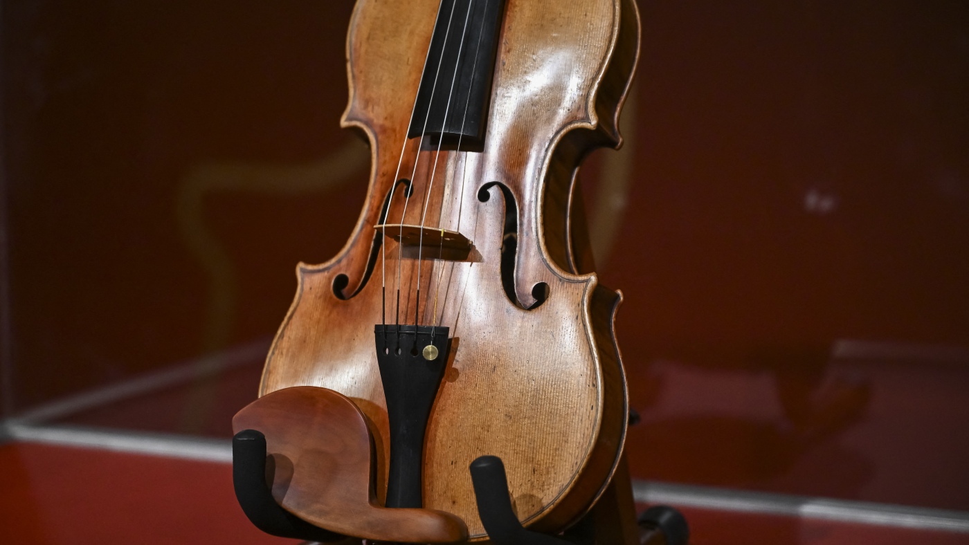 Un violon de Stradivarius se vend 11,3 millions de dollars aux enchères, en deçà du record