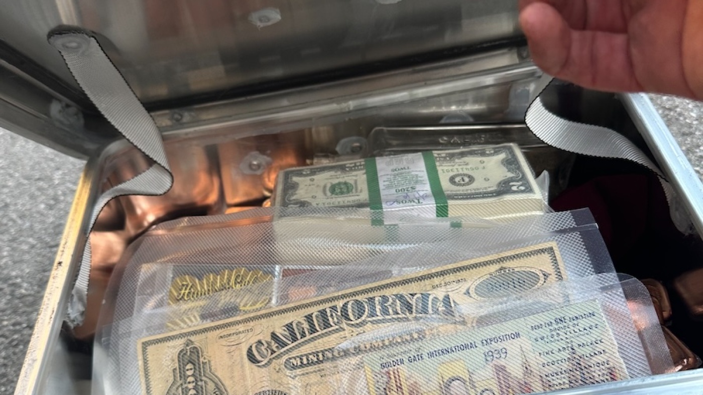 Le trésor d'une valeur de 10 000 $ a été caché à San Francisco. Et puis quelqu'un l'a trouvé