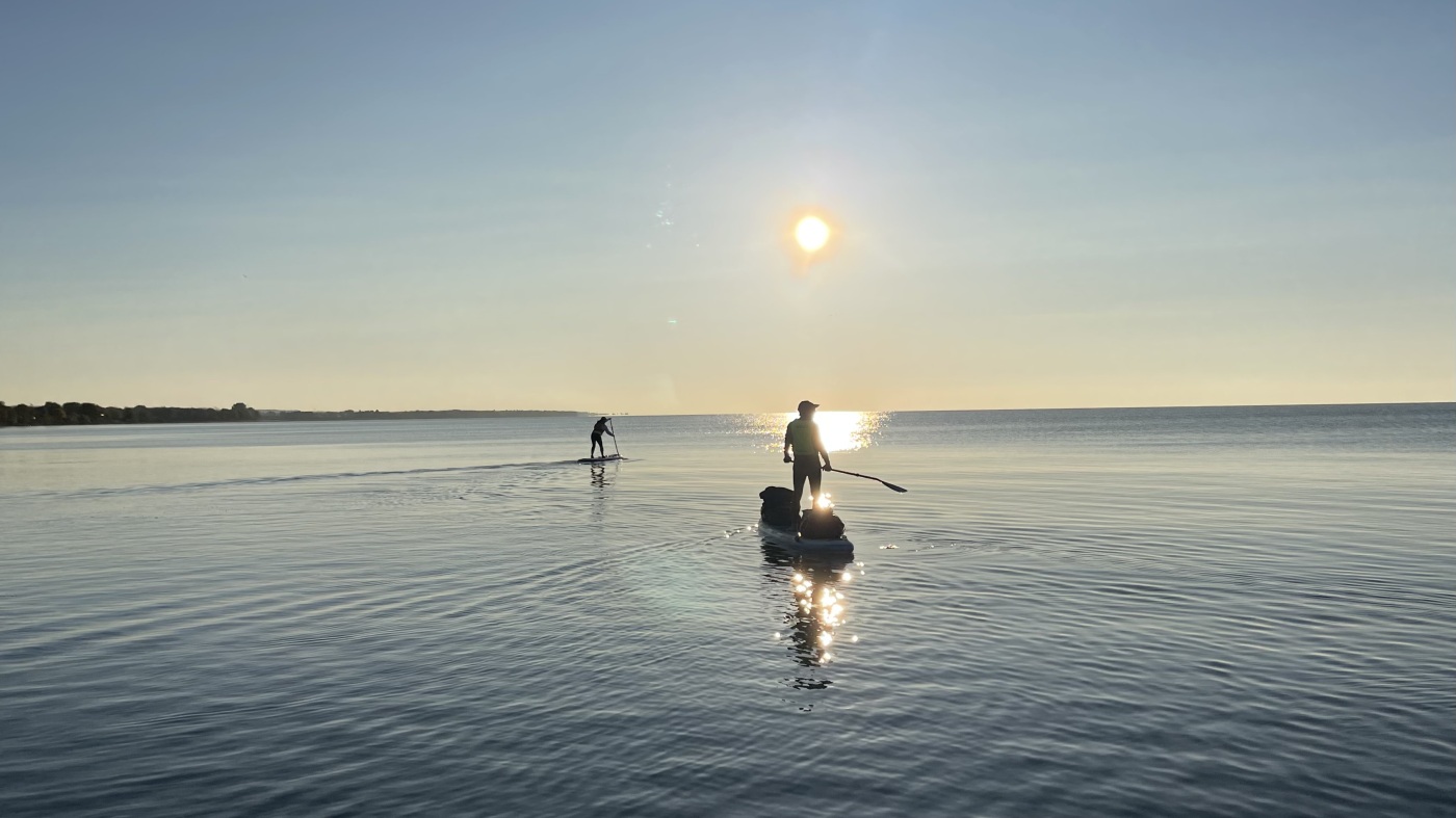 Ce que 1 200 miles sur un paddleboard ont appris à un écrivain de «l'espace bleu»