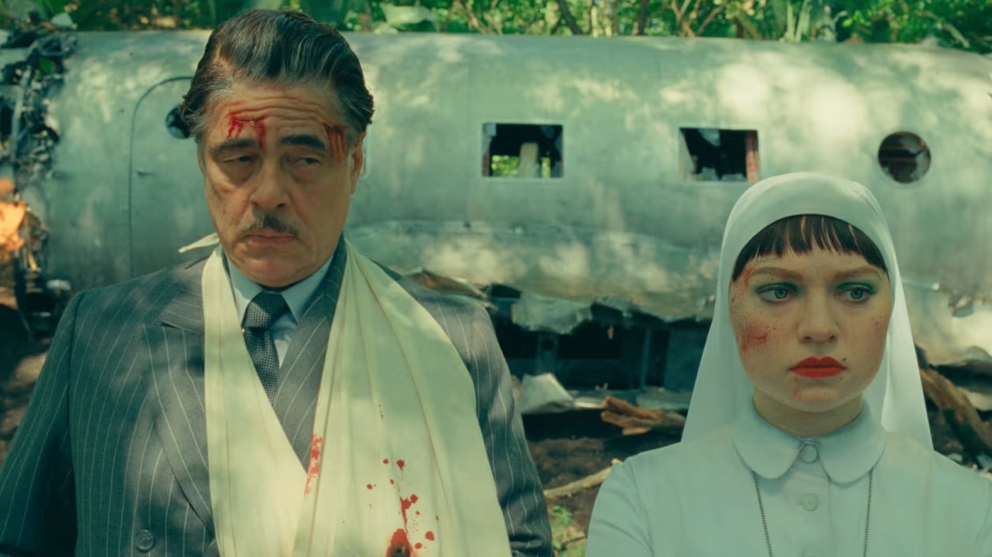 Wes Anderson regarde dans le calendrier des richesses extrêmes dans `` le programme phénicien ''