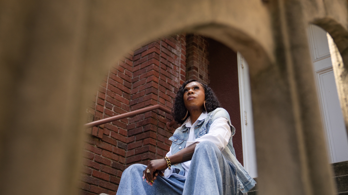 Big Freedia emmène Bounce Music à l'église sur un nouvel album, `` Pressing Onward ''