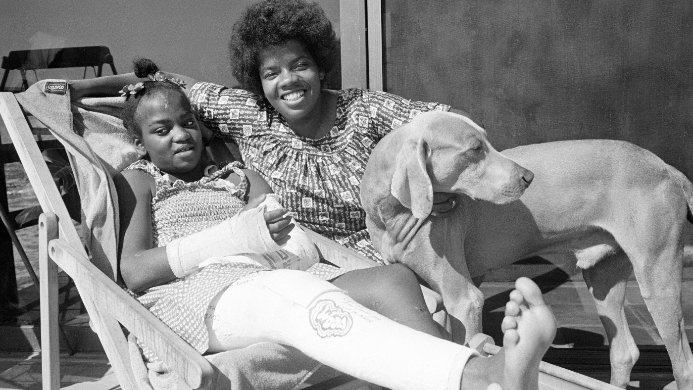 Danielle Spencer, qui a joué la petite sœur Dee sur `` What It’s Teots !! '' meurt à 60 ans