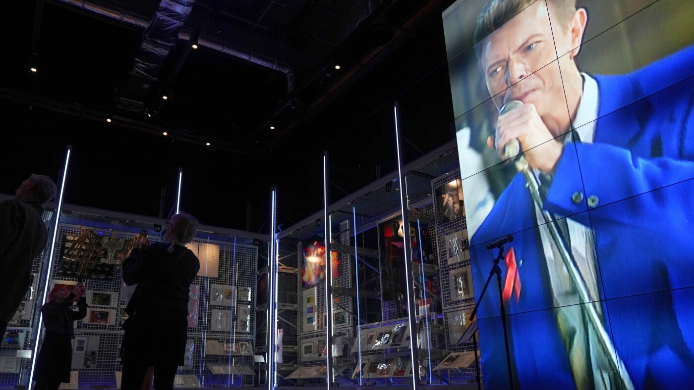 Les fans de David Bowie peuvent explorer son héritage à des quartiers proches dans une nouvelle archive inhabituelle à Londres